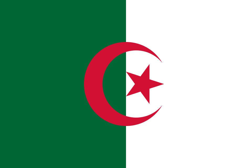 Drapeau partagé verticalement en vert et blanc, avec un croissant rouge et une étoile rouge au centre