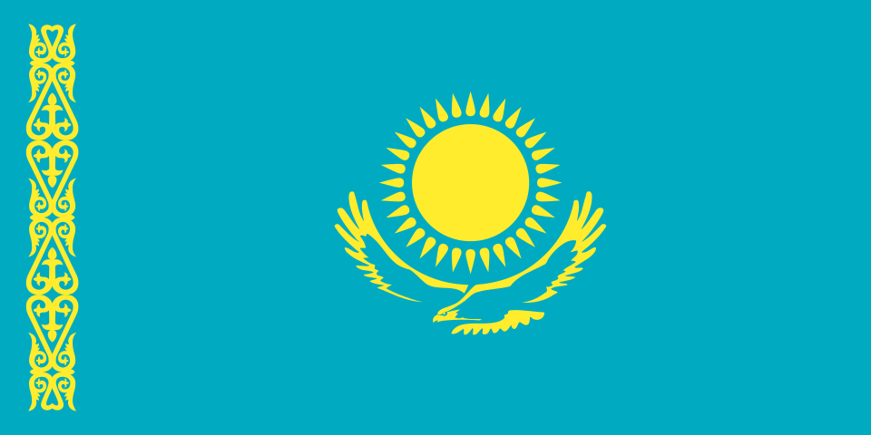Drapeau bleu turquoise portant un soleil doré au-dessus d'un aigle aux ailes déployées, avec un ornement doré vertical côté mât
