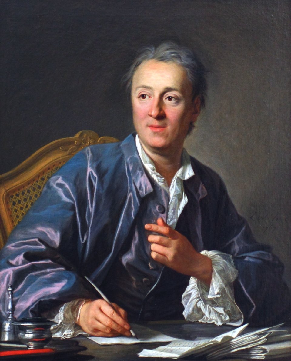 Portrait d'un homme souriant aux cheveux gris, en robe de chambre bleu-mauve, assis à sa table, une plume à la main