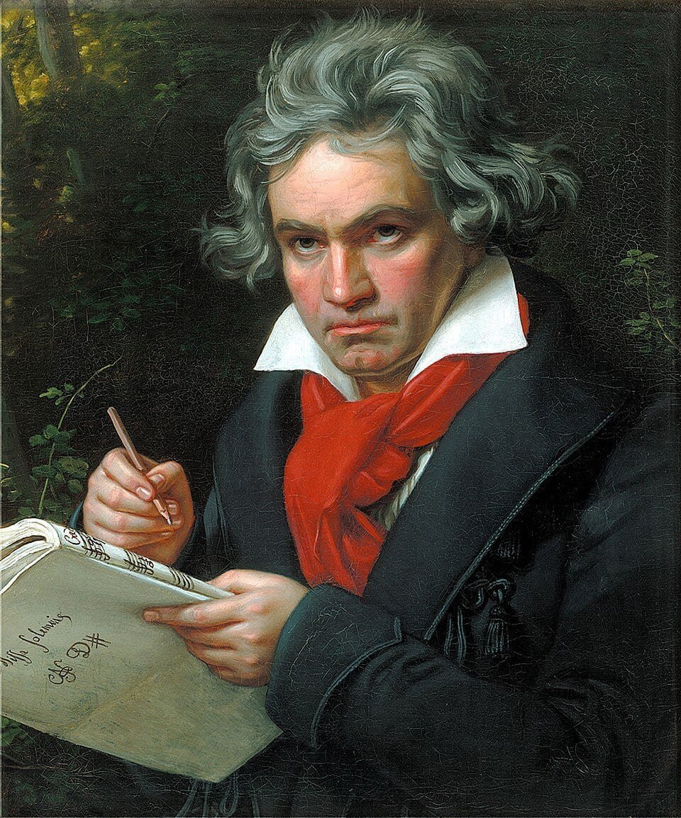 Portrait d'un homme aux cheveux gris en bataille, foulard rouge au cou, qui écrit sur une partition