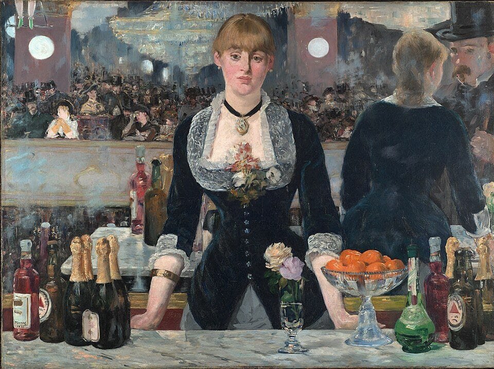 Tableau d'une jeune serveuse derrière un comptoir de marbre, avec des bouteilles et une coupe d'oranges, devant un miroir reflétant la salle